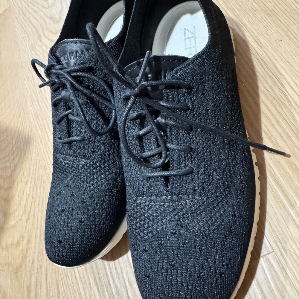 Cole Haan womens Black Knit Shoes sz 8 like new